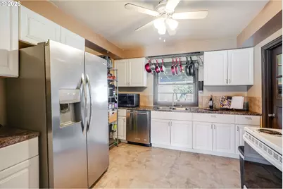 12413 SE Mill St, Portland, OR 97233 - Photo 16