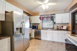 12413 SE Mill St, Portland, OR 97233 - Photo 16