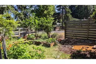 390 Hunington Ave, Eugene, OR 97405 - Photo 30