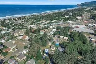 1842 NE 19th St, Lincoln City, OR 97367 - Photo 4