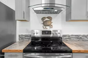 1842 NE 19th St, Lincoln City, OR 97367 - Photo 10