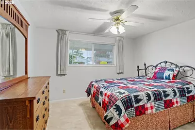 2160 Santiam Dr, Woodburn, OR 97071 - Photo 18