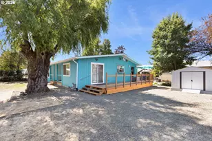 136 Sisters Ln, Roseburg, OR 97471 - Photo 28