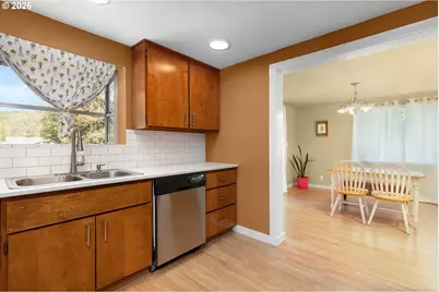 136 Sisters Ln, Roseburg, OR 97471 - Photo 10