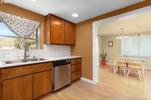 136 Sisters Ln, Roseburg, OR 97471 - Photo 10