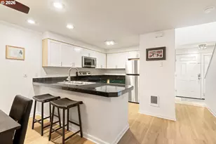 3926 Carman Dr, Lake Oswego, OR 97035 - Photo 4