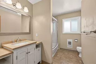 737 NE 18th St, McMinnville, OR 97128 - Photo 24