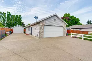 638 S 25th Ct, Cornelius, OR 97113 - Photo 2