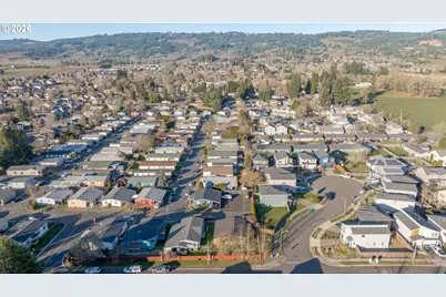 301 E Columbia Dr #8, Newberg, OR 97132 - Photo 32