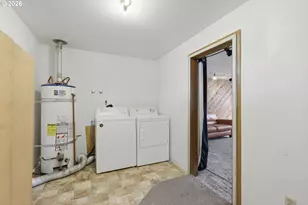 12519 SE Ellis St, Portland, OR 97236 - Photo 26