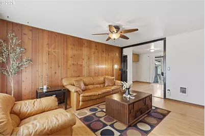 12519 SE Ellis St, Portland, OR 97236 - Photo 4