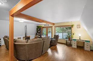 405 Loredo Dr, Roseburg, OR 97471 - Photo 2