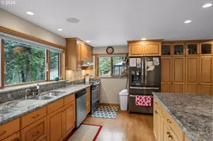 405 Loredo Dr, Roseburg, OR 97471 - Photo 6