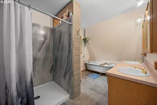 405 Loredo Dr, Roseburg, OR 97471 - Photo 14