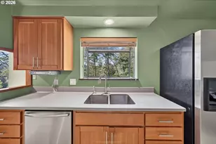 2420 Floral Hill Dr, Eugene, OR 97403 - Photo 18