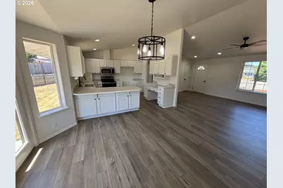 1445 Yew St, Florence, OR 97439 - Photo 8