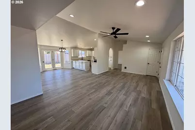 1445 Yew St, Florence, OR 97439 - Photo 6