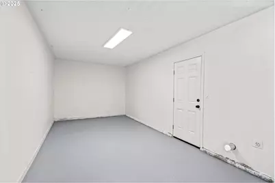 1215 Ellsworth St, Eugene, OR 97402 - Photo 36