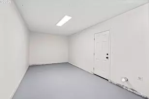 1215 Ellsworth St, Eugene, OR 97402 - Photo 36