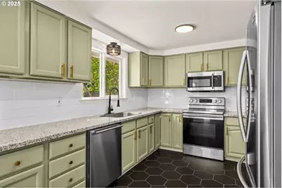 1215 Ellsworth St, Eugene, OR 97402 - Photo 16