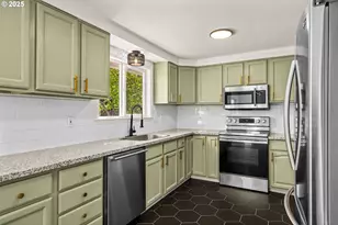 1215 Ellsworth St, Eugene, OR 97402 - Photo 16