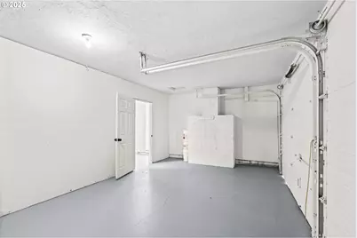 1215 Ellsworth St, Eugene, OR 97402 - Photo 40