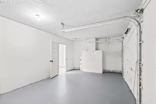 1215 Ellsworth St, Eugene, OR 97402 - Photo 40