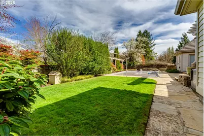 3247 Lakeside Dr, Eugene, OR 97401 - Photo 38