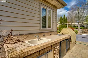 3247 Lakeside Dr, Eugene, OR 97401 - Photo 40