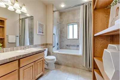 3247 Lakeside Dr, Eugene, OR 97401 - Photo 30