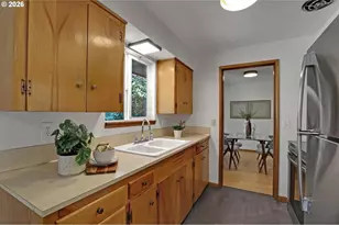 1690 SW Hicrest Ave, Portland, OR 97225 - Photo 8