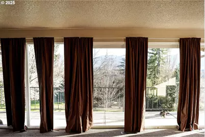 3676 Princeton Way, Medford, OR 97504 - Photo 4