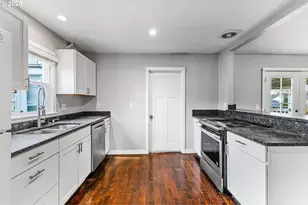 221 SW Rainbow Ave, Dallas, OR 97338 - Photo 12