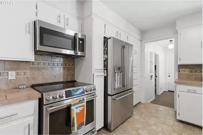 12540 SW 121st Ave, Portland, OR 97223 - Photo 8