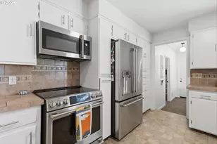 12540 SW 121st Ave, Portland, OR 97223 - Photo 8