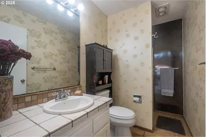 541 SE Oar Ave, Lincoln City, OR 97367 - Photo 28