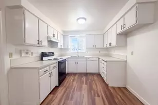 324 N 5th St, Saint Helens, OR 97051 - Photo 2
