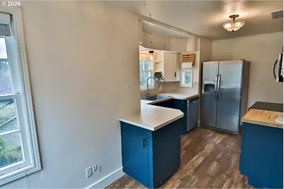 9740 SW 51st Ave, Portland, OR 97219 - Photo 10