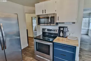 9740 SW 51st Ave, Portland, OR 97219 - Photo 8