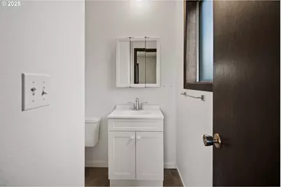 11613 Pacific Ct NE, Woodburn, OR 97071 - Photo 16