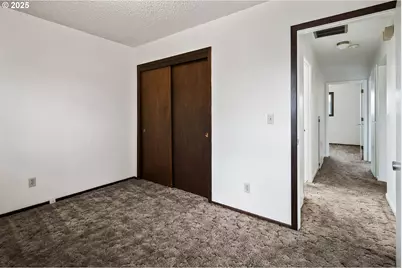 11613 Pacific Ct NE, Woodburn, OR 97071 - Photo 10