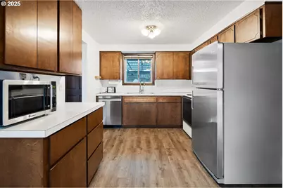 11613 Pacific Ct NE, Woodburn, OR 97071 - Photo 6