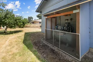 11613 Pacific Ct NE, Woodburn, OR 97071 - Photo 24