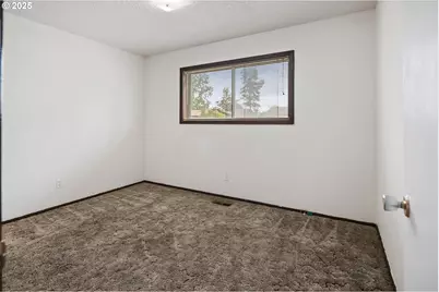 11613 Pacific Ct NE, Woodburn, OR 97071 - Photo 14