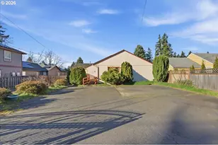 833 SE 151st Ave, Portland, OR 97233 - Photo 2