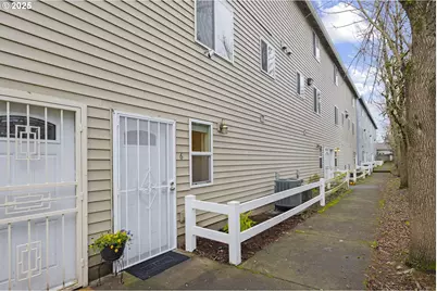 2535 SE 141st Ave #2, Portland, OR 97236 - Photo 2