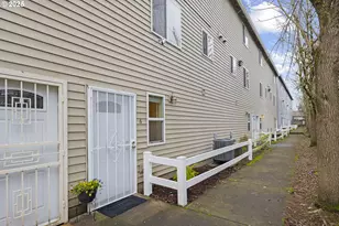 2535 SE 141st Ave, Portland, OR 97236 - Photo 2