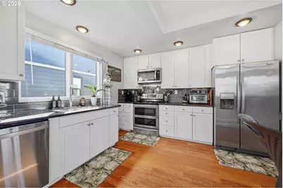 209 N Bridgeton Rd, Portland, OR 97217 - Photo 10