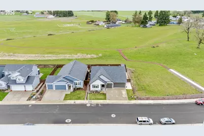 2432 W 15th Ave, Junction City, OR 97448 - Photo 1