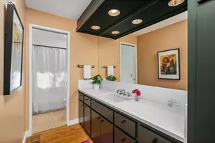 5745 SW Gaines Ct, Portland, OR 97221 - Photo 32